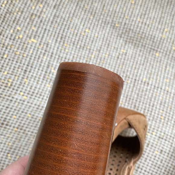 Tahari Megyn Lace Up Heels in Tan 7.5B - Picture 4 of 9